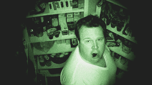 18524-modern-family-cameron-night-eating